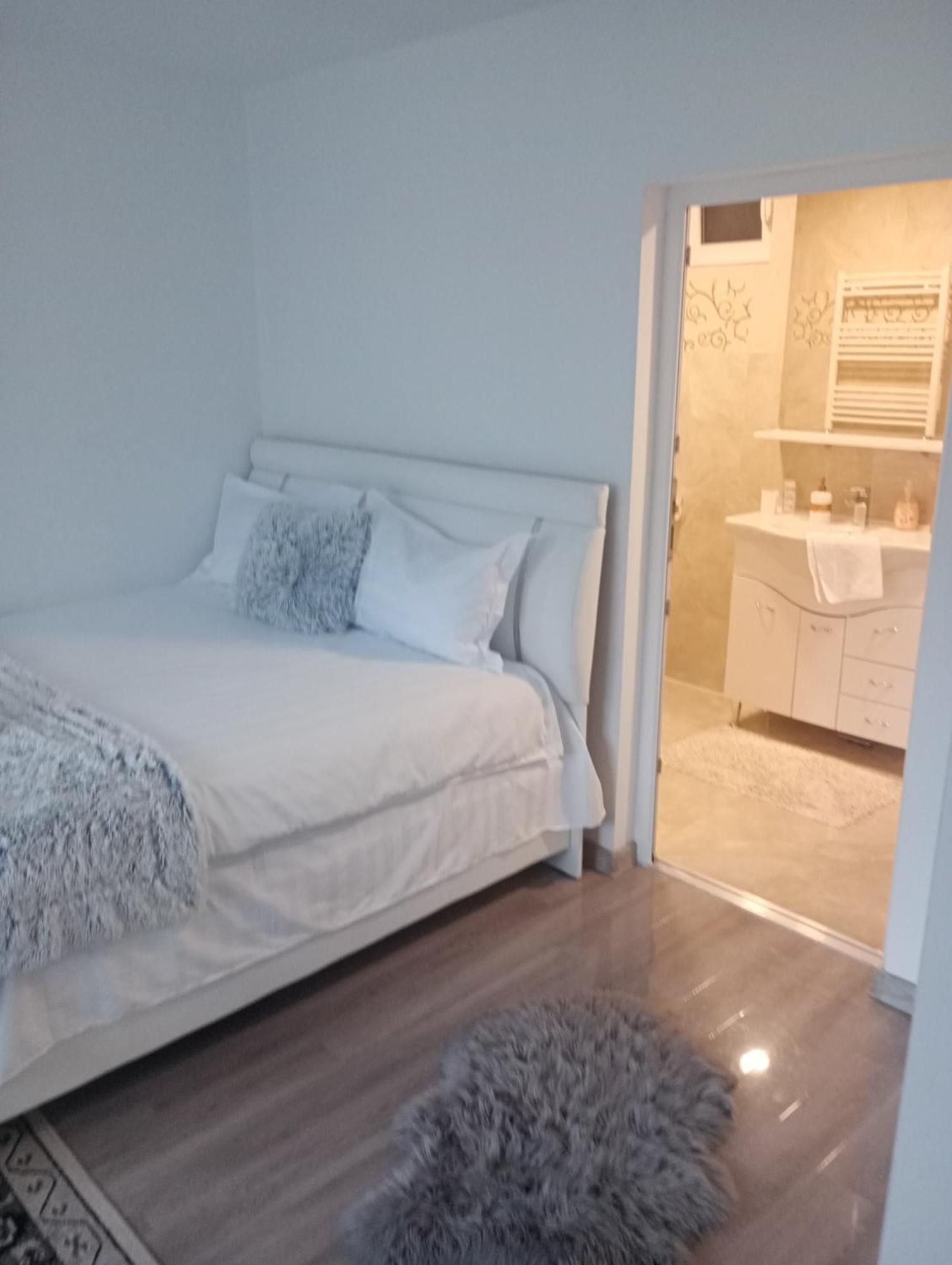 Izabella Guest House 萨彻勒 外观 照片