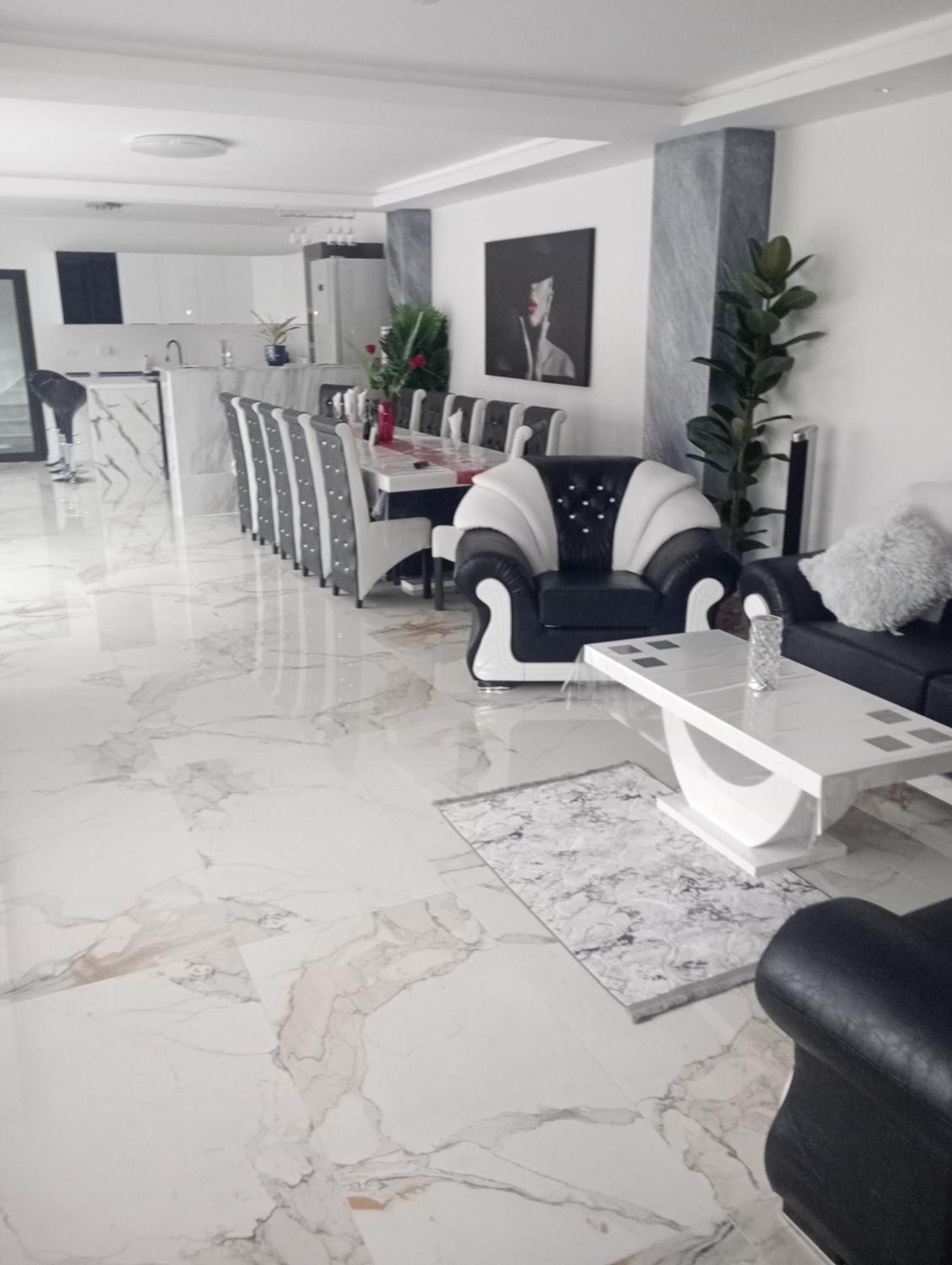 Izabella Guest House 萨彻勒 外观 照片